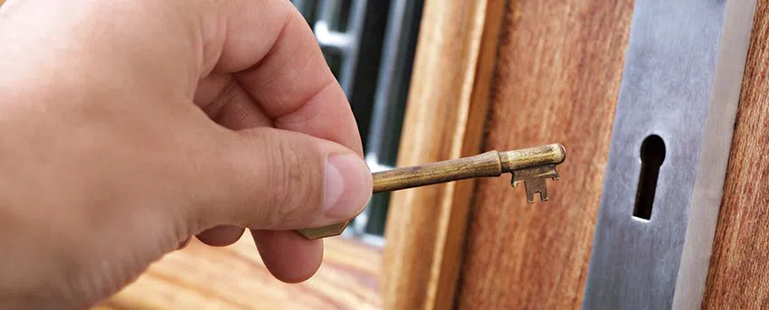 Central Locksmith Store Plainville, CT 860-261-9291 - lockout-service-01